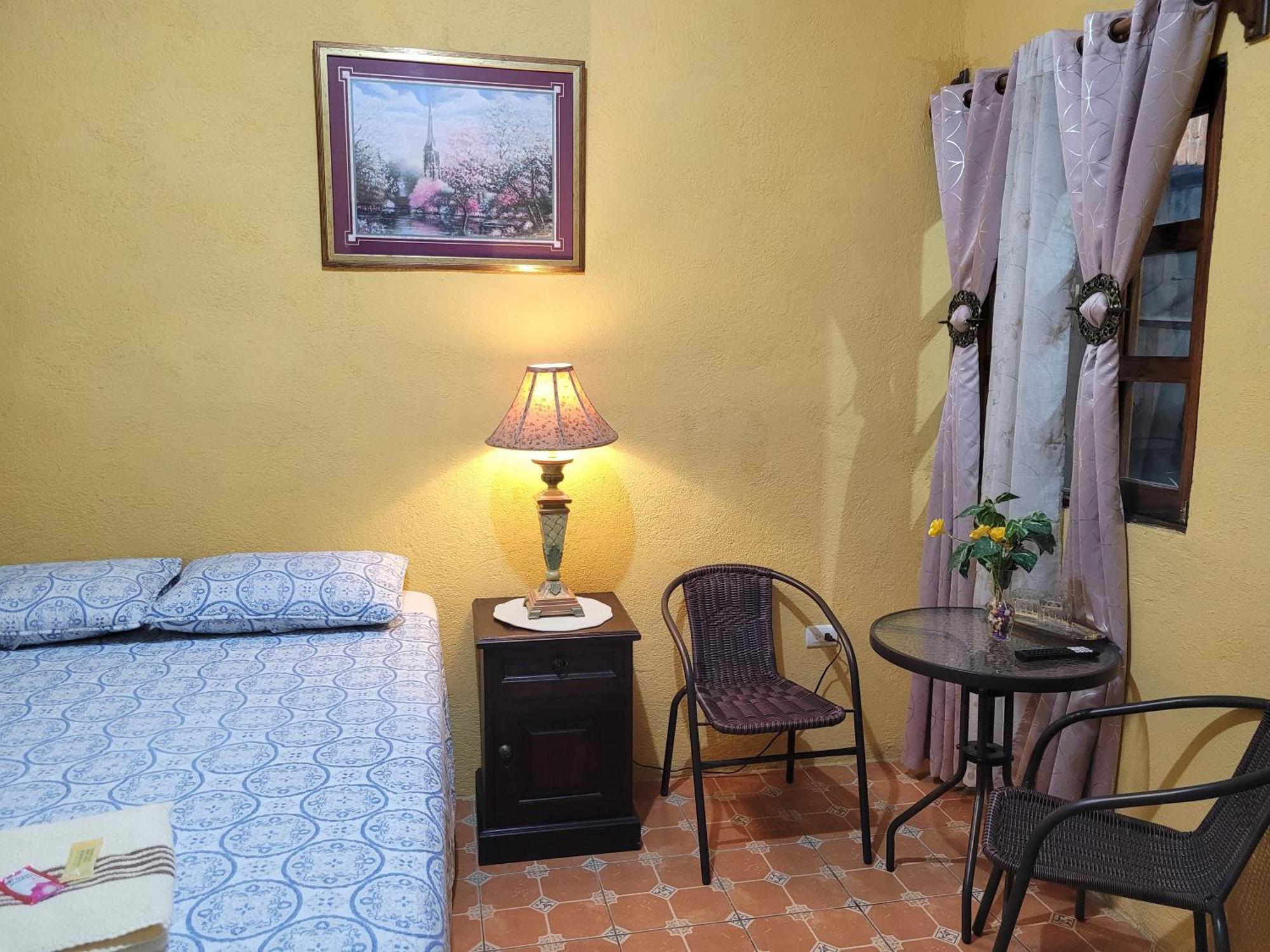 Hotel Nolasco Антигуа-Гватемала Экстерьер фото