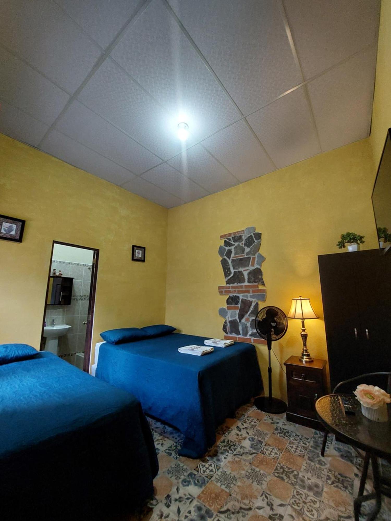 Hotel Nolasco Антигуа-Гватемала Номер фото
